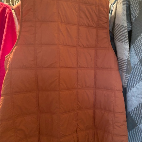 Pantagonia Lost Canyon Vest in Sienna Clay- XL. NWT - Picture 5 of 5